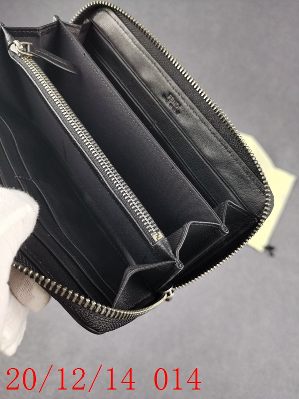 超激安ブランド財布偽物着用イメージ